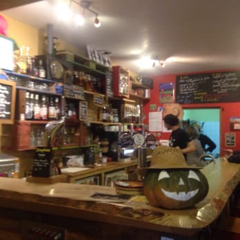 Le Bruit Qui Court - Le comptoir - Cafes Near Me - Chambery, 73 Le Bruit Qui Court - Le comptoir - Cafes Near Me - Chambery, 73