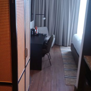 Kissel Uptown - Entrance into my room was so inviting& absolutely perfect. So impressed. - Hotels Near Me - Oakland, California Kissel Uptown - Entrance into my room was so inviting& absolutely perfect. So impressed. - Hotels Near Me - Oakland, California