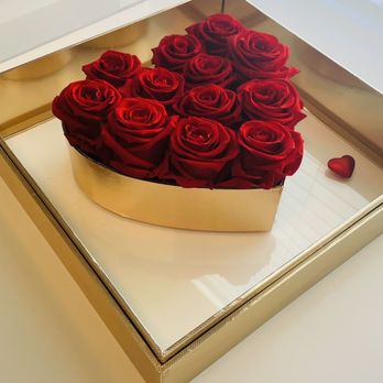 Boxed Flowers & Sweets - Preserved see through rose heart box - Florists Near Me - Glendale, California Boxed Flowers & Sweets - Preserved see through rose heart box - Florists Near Me - Glendale, California