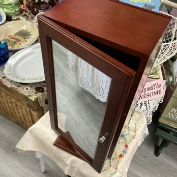 Vintage Home Dwelling - I guess my mom will pass on it, but it's there if you need one! - Used, Vintage & Consignment Near Me - San Mateo, California Vintage Home Dwelling - I guess my mom will pass on it, but it's there if you need one! - Used, Vintage & Consignment Near Me - San Mateo, California
