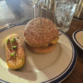 Hudson House - Hamburger - Bars Near Me - Fort Worth, Texas Hudson House - Hamburger - Bars Near Me - Fort Worth, Texas