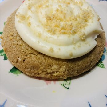 Crumbl - Rosemead - Vanilla crumb cake cookie with golden Oreos - Bakeries Near Me - Rosemead, California Crumbl - Rosemead - Vanilla crumb cake cookie with golden Oreos - Bakeries Near Me - Rosemead, California