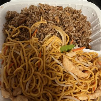 Dragon Palace of Coventry - Chicken Lo Mein Lunch Combo - Chinese Near Me - Coventry, Rhode Island Dragon Palace of Coventry - Chicken Lo Mein Lunch Combo - Chinese Near Me - Coventry, Rhode Island