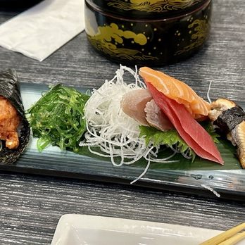 Octopus Japanese Restaurant - Octopus Special Plate (Chef's Sushi Plate) - Japanese Near Me - Burbank, California Octopus Japanese Restaurant - Octopus Special Plate (Chef's Sushi Plate) - Japanese Near Me - Burbank, California