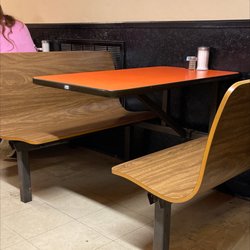 Shelton's Restaurant - Seating