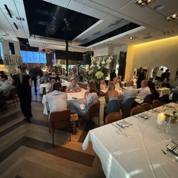 Doris Metropolitan - Dining Room - Steakhouses Near Me - Houston, Texas Doris Metropolitan - Dining Room - Steakhouses Near Me - Houston, Texas
