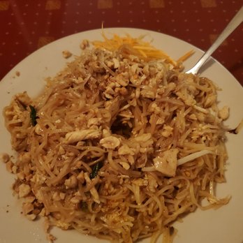 Mekong Cafe - Chicken Pad Thai - Vietnamese Near Me - Springfield, Illinois