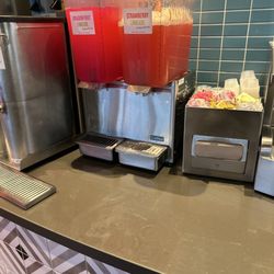 Habit Burger & Grill - Dragonfruit Strawberry Limeade
