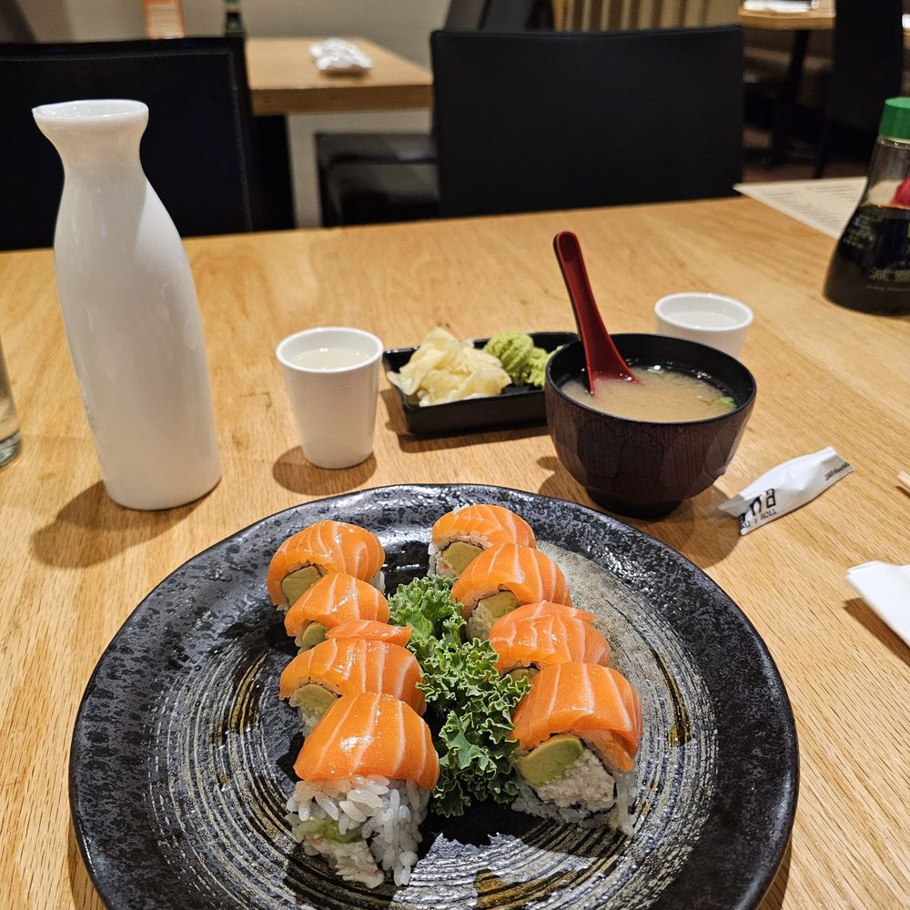 Sakana sushi - Alaska Roll - Japanese Near Me - La Canada Flintridge, California Sakana sushi - Alaska Roll - Japanese Near Me - La Canada Flintridge, California