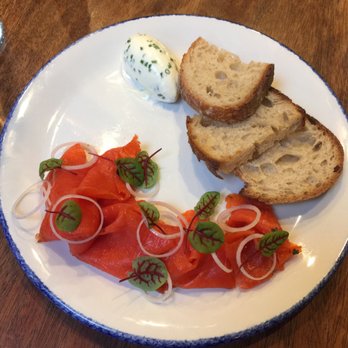 Au Comptoir - Salmón plate - French Near Me - Vancouver, British Columbia Au Comptoir - Salmón plate - French Near Me - Vancouver, British Columbia