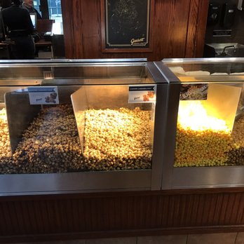 Garrett Popcorn Shops - Freshly Popped - Popcorn Shops Near Me - Chicago, Illinois