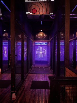 Dueling Axes Las Vegas | Axe Throwing Bar by null