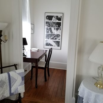 Pensacola Victorian - Desk - Bed & Breakfast Near Me - Pensacola, Florida Pensacola Victorian - Desk - Bed & Breakfast Near Me - Pensacola, Florida