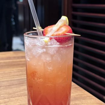 Star Leaf - Strawberry Pandan Lemonade but literally no pandan flavor - Asian Fusion Near Me - Pasadena, California Star Leaf - Strawberry Pandan Lemonade but literally no pandan flavor - Asian Fusion Near Me - Pasadena, California
