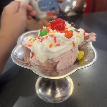 Friendly's - Ice Cream & Frozen Yogurt Near Me - East Meadow, New York Friendly's - Ice Cream & Frozen Yogurt Near Me - East Meadow, New York