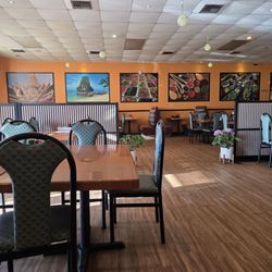 Thai Fusion - Interior of the restaurant around 5 pm