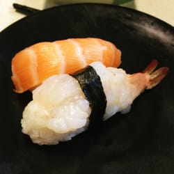Sushimasa - Sushis : saumon et crevette.