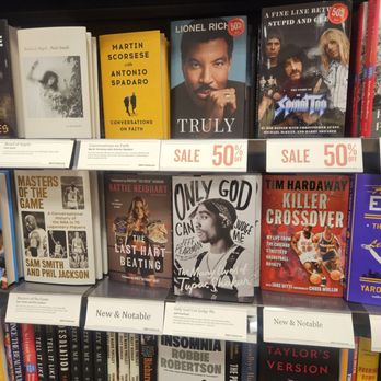 Barnes & Noble - Bookstores Near Me - Oak Brook, Illinois
