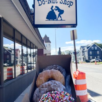Colonial Do-Nut Shop - Bakeries Near Me - Taunton, Massachusetts