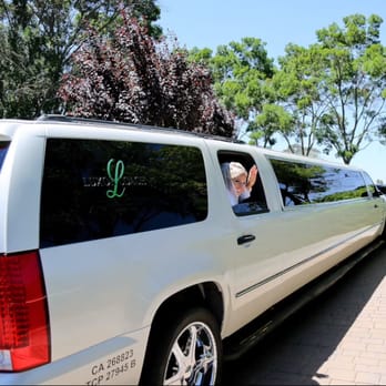 Luxor Coach Limousine - Driving into my venue. - Limos Near Me Luxor Coach Limousine - Driving into my venue. - Limos Near Me
