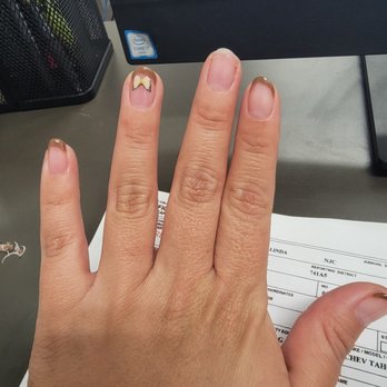 Metro Nail Lounge - Day 6 and the entire middle finger has chipped off - Nail Salons Near Me - Corona, California