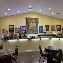 Sanders Family Winery - The Wine Tasting Room! We're glad we came here!