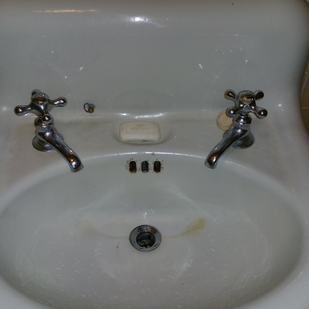Sonora Inn - Bathroom in room 234 - Hotels Near Me - Sonora, California Sonora Inn - Bathroom in room 234 - Hotels Near Me - Sonora, California