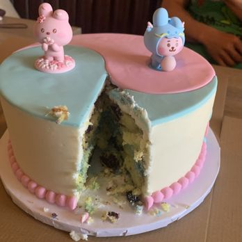 Jenn's Cupcakes and Parties - Lemon blueberry gender reveal cake - Cupcakes Near Me Jenn's Cupcakes and Parties - Lemon blueberry gender reveal cake - Cupcakes Near Me