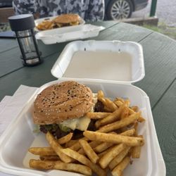 Buffalo Bentley's - Border Burger made with chorizo