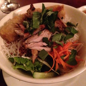 Le Petit Saigon Vietnamese Restaurant - Chicken Noodle Bowl with Spring Roll - Vietnamese Near Me - Victoria, British Columbia