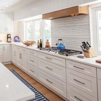 Swarc Studio - Central Beach Cottage Interior Renovation - Range and Kitchen Cabinets - Architects Near Me - Vero Beach, Florida