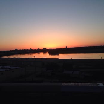 Berkley Riverfront - Sunset along the trail. - Venues & Event Spaces Near Me - Kansas City, Missouri Berkley Riverfront - Sunset along the trail. - Venues & Event Spaces Near Me - Kansas City, Missouri