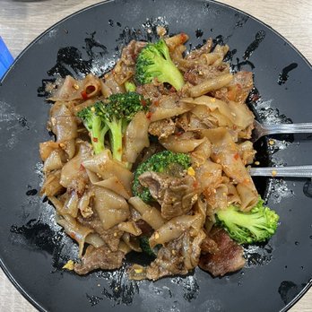 Rincome - Pad see ewe noodle with beef - Thai Near Me - Northridge, California Rincome - Pad see ewe noodle with beef - Thai Near Me - Northridge, California