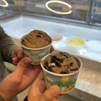 Mimi's Handmade Ice Cream - Coffee Oreo, Single Scoop - Ice Cream & Frozen Yogurt Near Me - Fairfax, Virginia Mimi's Handmade Ice Cream - Coffee Oreo, Single Scoop - Ice Cream & Frozen Yogurt Near Me - Fairfax, Virginia