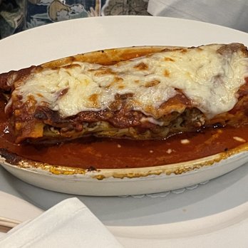 Assaggio Bistro - Lasagna platter, good portions! - Italian Near Me - Honolulu, Hawaii