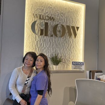 Glow Clinics - Two thumbs up for Lynn for great job . My skin feels much relaxed and glowing - Day Spas Near Me - San Jose, California Glow Clinics - Two thumbs up for Lynn for great job . My skin feels much relaxed and glowing - Day Spas Near Me - San Jose, California