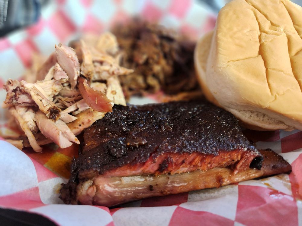 Smokin' Hogan's Logo