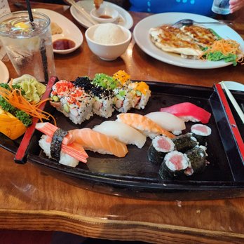 Sushi Thai Too - The sushi platter [Mora B} at Sushi Thai too! - Sushi Bars Near Me - Naples, Florida
