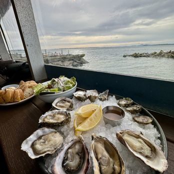 Taylor Shellfish Farms - Seafood Markets Near Me - Bow, Washington Taylor Shellfish Farms - Seafood Markets Near Me - Bow, Washington