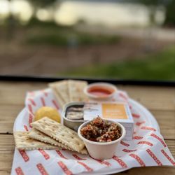 De La Nonna Big Bear - Garlic Anchovies with Butter Crackers & Diced Pepper Spread