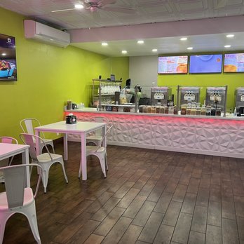 Swirls Soft Serve - interior - Ice Cream & Frozen Yogurt Near Me - Upland, California