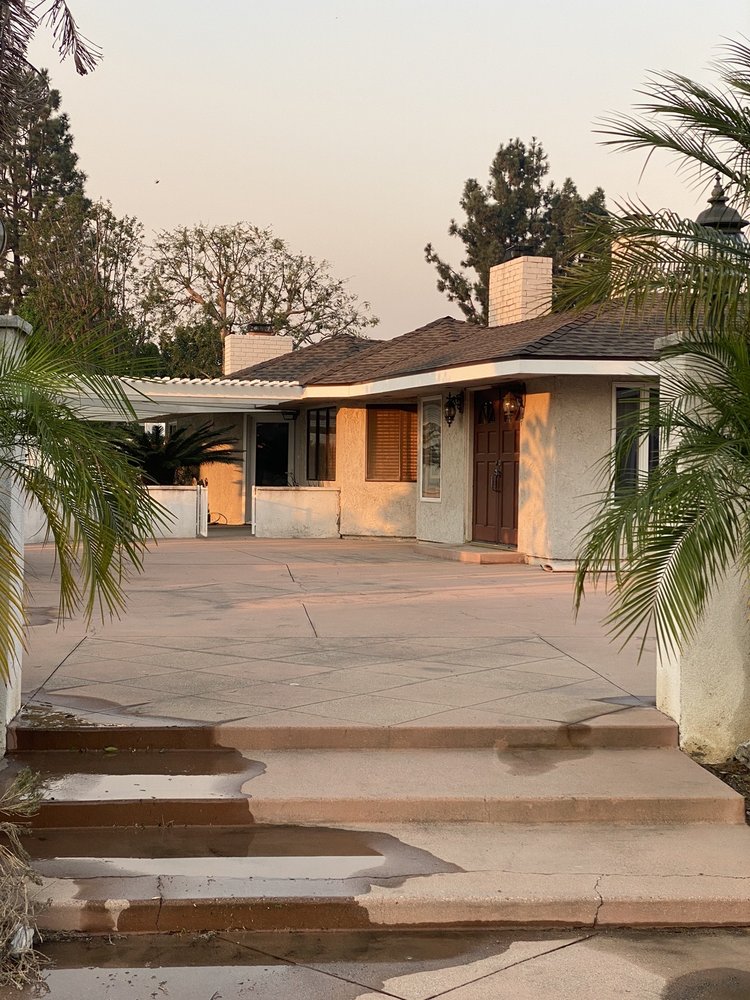 Slide of Luis Mendoza Roofing