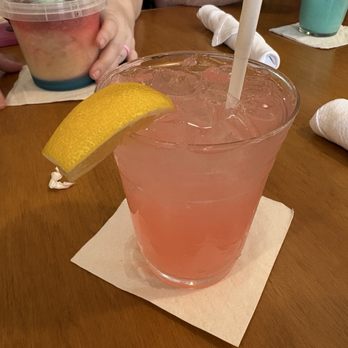 Campfire Grille - Lemonade vodka drink - American Near Me - Bridgton, Maine
