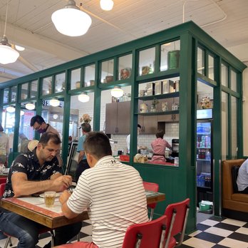 Chinatown BBQ - Kitchen and take out counter - Barbeque Near Me - Vancouver, British Columbia