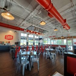 Slim Chickens - Seating area