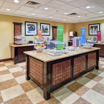 Hampton Inn Sweetwater, TX - Breakfast Area - Hotels Near Me - Sweetwater, Texas Hampton Inn Sweetwater, TX - Breakfast Area - Hotels Near Me - Sweetwater, Texas