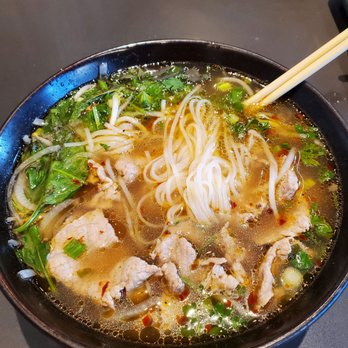 RollPlay Rosslyn - Beef Pho Pho Noodles (Rice Noodles) Oxtail Pho Broth Bean Sprouts Scallions White Onions Cilantro Lime - Vietnamese Near Me - Arlington, Virginia