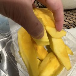 Ut Trai Cay - Mango not fresh.
