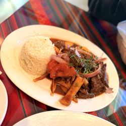 La Granja De Oro - Lomo Saltado (Fresh beed sautéed in olive oil, red onions, tomatoes, french fries, fresh herbs, served with rice)