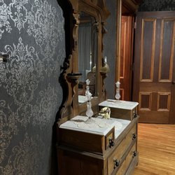 SK Haunted Victorian Mansion